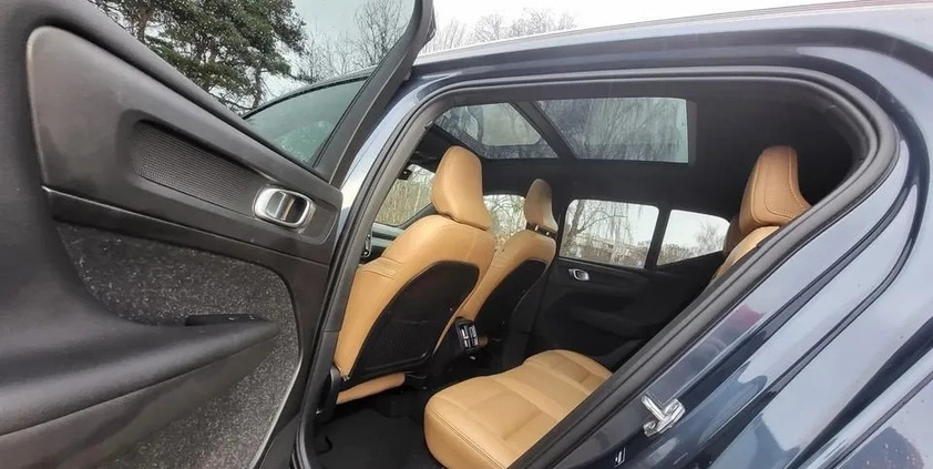 Volvo XC 40 cena 102500 przebieg: 175000, rok produkcji 2019 z Gdańsk małe 79